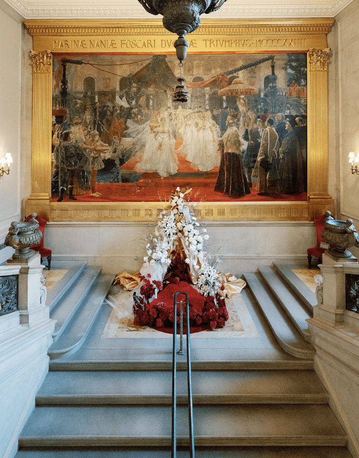 Art in Bloom DC floral arrangement in white and red by the Capital Flower Fairy